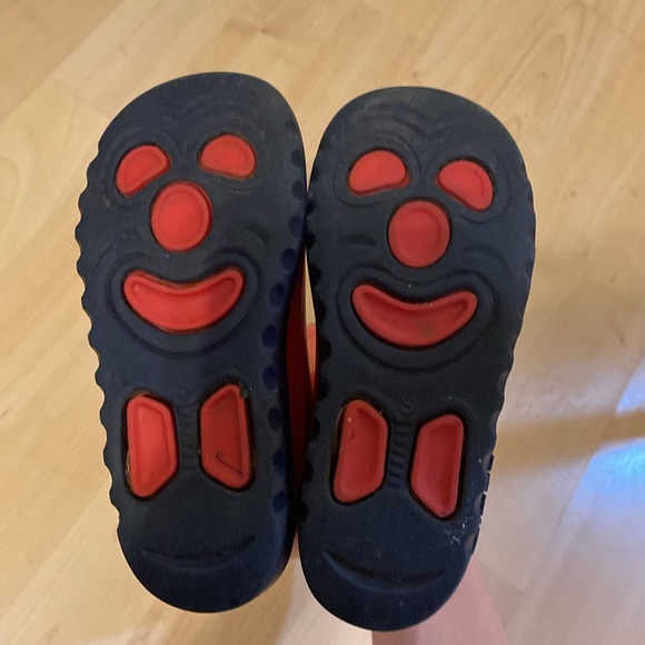 Red toddler rain boots - Picture 3 of 4